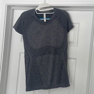 Athleta Momentum Seamless Heather Tee, Small